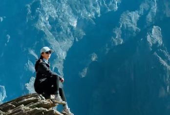 【丽江往返】虎跳峡+白水台｜1单1团/自由调配/峡谷+钙华池【一日双绝，高效畅游：上虎跳磅礴怒涛​ + 白水台仙人遗田，一日集齐震撼峡谷与秘境钙华池。】