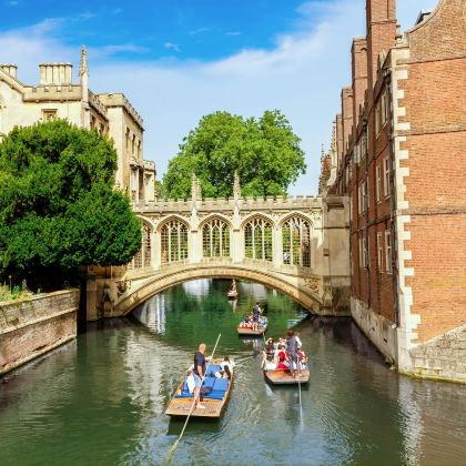 英国剑桥大学+牛津大学一日游【中文团丨可选剑桥游船】