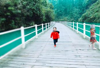 狮子关网红浮桥+伍家台一日游赠送仙山贡水 浪漫宣恩夜游【恩施经典景区网红景点，多种套餐，景区景点任您挑选，自营发班！】