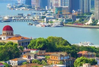 厦门鼓浪屿一日游【车接+往返船票+导游讲解+纯玩品质团】【[当地公司 老牌地接]深耕厦门旅行20年，拥有完善的本地资源和专业团队，确保行程安全无忧。】