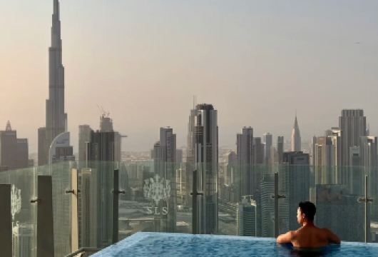 迪拜周边阿布扎比-法拉利主题公园-可阿联酋等周边包车-精选【包车一日游，解锁旅行新方式！独立车辆配备经验丰富的老司机，为您量身打造专属行程。】