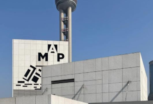 【金牌说】浦东美术馆 卢浮宫珍宝特展讲解 大咖讲师 精品小团【[金牌导游讲师团]他们博古通今，幽默睿智，善于挖掘文物背后的故事，用有趣的方式带您领略明清风采；】