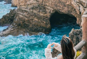 「广州出发」深圳杨梅坑+鹿嘴山庄《美人鱼》洞+大雁顶一日游【[热门景点]深度打卡热门景点；休闲摄影、海岸线风光，《美人鱼》洞】