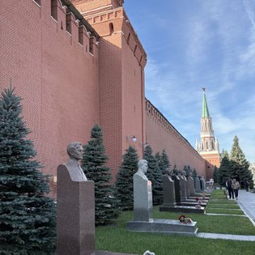 俄罗斯莫斯科-中央武装力量博物馆-红场列宁墓【市区上门接送】