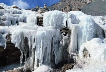 岗什卡雪峰景区+大本营+七彩瀑布+连心湖一日游 【上门接送】【赠体验活动：骑马拍照+射箭+藏服】