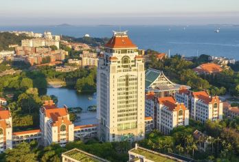 厦门园林植物园+南普陀寺+厦门大学一日游【16人纯玩小团】【打卡闹市之中现实版“绿野仙踪”植物园，看雨林世界，登海景天梯。】