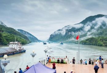 【两坝一峡】葛洲坝船闸+三峡大坝一日游【[一价全含]导游+车子+门票+午餐一价全含，省心省力】