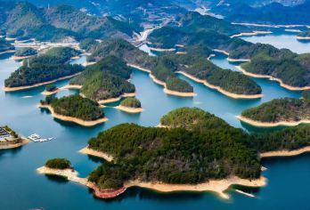 杭州到千岛湖中心湖区+梅峰岛一日游【市区上门接】【纯玩无购物 ，杭州市区酒店可上门接，天天发班】