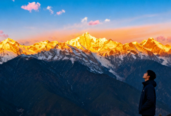 香格里拉+梅里雪山观景台一日游【日照金山·花海旅拍·含衣氧】【[精选线路]打卡梅里雪山飞来寺&雾浓顶两大观景台+白马雪山观景台+金沙江大拐弯+纳帕海观景台+贺龙桥】