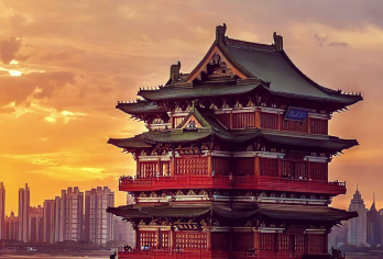 橄榄游●滕王阁2小时包团人工讲解 资深大咖导游精讲 可选夜场【[橄榄游讲师团]他们博古通今，幽默睿智，善于挖掘文物背后的故事，用有趣的方式还原历史真相！】