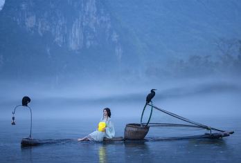 【不起早】漓江三游【四星游船+杨堤九马画山竹筏+漓岸观光车】【[漓江四星豪华游轮！]船顶露天观景台，360°赏漓江风光 ，开阔视野，体验山河壮美】