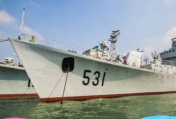 青岛海军博物馆【万卷说】 2h人工趣味讲解/无线耳机/不含票【[签约讲师]持有国家导游证\讲解证，一线工作经验10年以上，有责任心，能根据听众的兴趣，灵活讲解。】