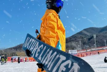 照金国际滑雪场【直通车】一日游【踏雪而行，不负冬光】【[1]雪道驰骋，趣玩无界，享纯玩乐趣】