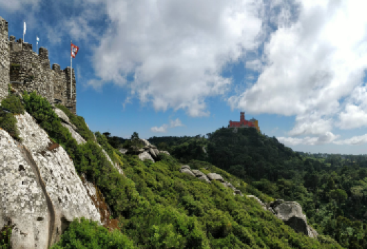 葡萄牙里斯本-辛特拉-摩尔人城堡【中文专车-惬意舒适】【中文专车出行，行程自己定义，无需等待，专属贴心服务，尽享惬意旅程】