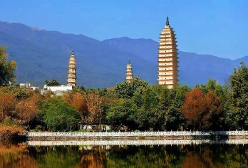 大理古城+苍山+崇圣寺包车一日游中英文服务【苍山雪映古城韵，三塔影摇佛国风，一山一城一寺间，尽览风花雪月。】