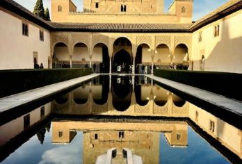 西班牙塞维利亚+阿尔罕布宫一日游/行程可调-可代订门票【精选热门景点，高效游玩不走回头路，深度了解文化内涵，贴心服务保障，轻松享受旅程，性价比超高的旅行。】