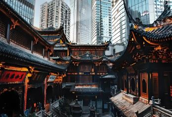 重庆半山崖线+鲁祖庙+重庆大轰炸展馆+罗汉寺+江滩公园一日游【山城都市风光|出发时间可调|可选英文导游|行程可调|可定制行程】