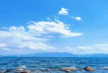 伊犁赛里木湖一日游【6人小团+纯玩无购物+自驾环湖】【『精品小团』：1人即成团，6人封顶，多睡一会儿，景区时间更充裕，告别城市的喧嚣，享受大自然的宁静】