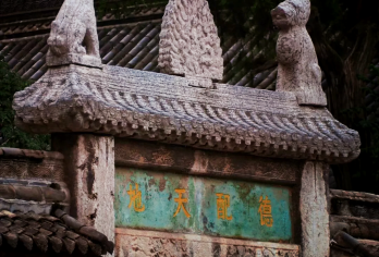 碑林博物馆人工讲解 橄榄游● 2小时小包团资深大咖导游精讲 【[橄榄游讲师团]他们博古通今，幽默睿智，善于挖掘文物背后的故事，用有趣的方式还原历史真相！】