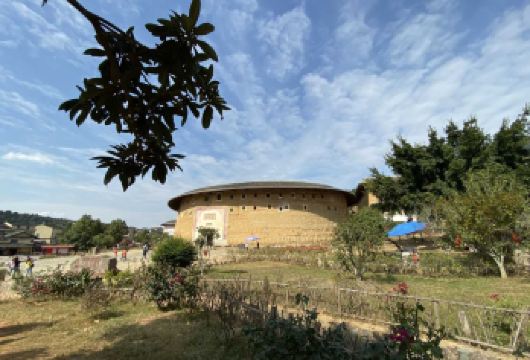 【英/日语导游+上门接送】福建永定土楼王景区+漳州古城一日游【[专属导游]专业持证英/日语导游，提供深度文化讲解与贴心服务，沟通零障碍，确保您的体验质量。】