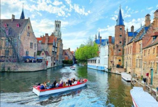 比利时布鲁日贝居安会院+圣母教堂+布鲁日大广场等包车一日游【世界遗产之城，古老的建筑风貌，宗教文化深厚，“北方威尼斯” 风情，浪漫的爱之湖，丰富的艺术馆藏】