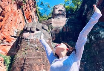 乐山大佛深度一日游·十点晚出发·一价全含·人工讲解·含午餐【[认准·中国国旅·大品牌]高品质巨实惠丨门票·午餐·讲解·保险一价全含丨真纯玩丨地道乐山美食午餐】