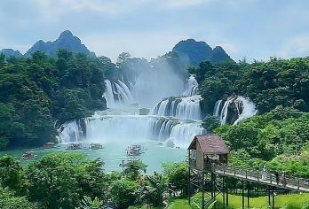 【私家团】德天跨国瀑布+明仕田园一日游【含德天接驳车】【[舒心游]畅游德天瀑布，成人已含35元德天景区接驳车；】