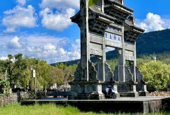 滇西抗战纪念馆+叠水河+和顺古镇+和顺柏联温泉【包车出行：专车直达各点位，行程灵活，省去换乘】