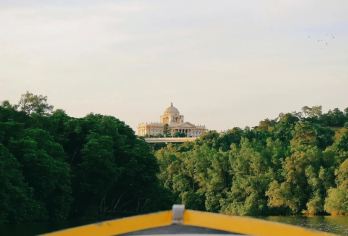 文莱红树林及水乡之旅【[酒店接送·中文司机·包车服务·赠红树林包船游和品尝文莱特色糕点]】