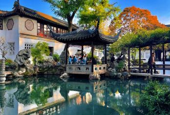 拙政园2H人工讲解 橄榄游●  资深大咖导游精讲包团 含耳麦【[橄榄游讲师团]他们博古通今，幽默睿智，善于挖掘文物背后的故事，用有趣的方式还原历史真相！】