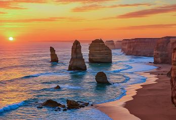 【奔驰319中巴239】墨尔本大洋路步道+十二门徒岩一日游 【可选反向不逆光的行程，避开人潮：早晨直达十二门徒，避开高峰人潮，让您轻松欣赏自然奇观，拍出大片！】