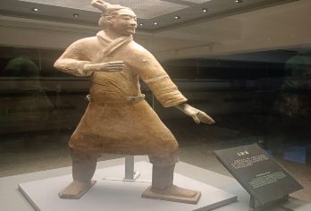 西安兵马俑+华清宫一日游【长恨歌|12人精品团】【[升级Mini小团]兵马俑华清宫◆中巴商务小车◆资深导游◆专业讲解◆特色美食】