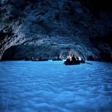 意大利那不勒斯【蓝洞探险＋奥古斯-都花园】一日之旅