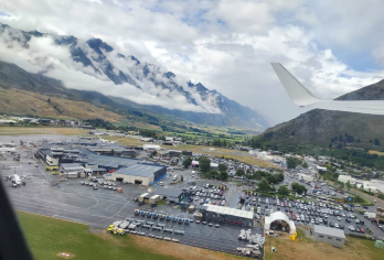 新西兰 皇后镇接机/送机（可定制周边游）市区酒店接送【专属客服和本地中文司机，一家一团包车】