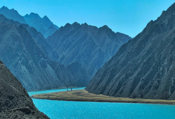 拉脊山+贵德国家地质公园+清清黄河景区一日游【包车游】【1，达人带队，精选线路，深度体验，创新玩法，贴心管家，摄影帮手，路上美景随走随停！】