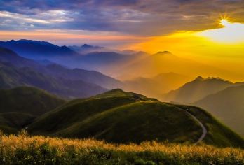 武功山大门票+萍乡高铁站/火车站往返交通一日游【日爬/夜爬】【1 纯玩无购物+贴心管家服务 2 吊马桩网红玻璃栈道打卡！】