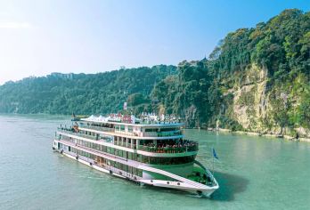 【过船闸+可选小团】两坝一峡+三峡大坝+葛洲坝+西陵峡一日游【[缤纷景点]乘长江三峡游轮畅游西陵峡风光，船过葛洲坝体验水涨船高或水降船低！】