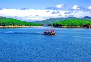 镜泊湖散客团1日游〓含车费+门票+半湖游+环保车【镜泊湖瀑布奇观＆感受自然震撼＆感受纯净吊水楼瀑布】