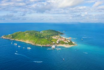 蜈支洲一日游【纯玩+接送+含门船票+有电瓶/海棠湾路线可选】【热带岛屿，景色怡人，让您轻松游三亚，不虚此程。】