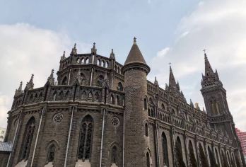 小南教堂+浑河外滩市集+皇寺庙会锡伯族家庙+西塔朝鲜族风情街【小南教堂是沈阳独有的哥特式建筑！】