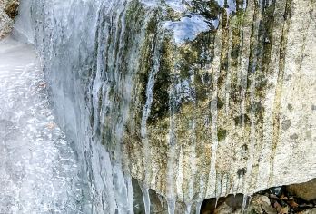 藤萝谷一日游踏冰原始冰河冰瀑冷水峪-河防口-九谷口8公里【徒步，朋友，情侣，登山】