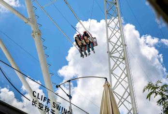 OMG心跳乐园【纯包车游】‌通天河溶洞游船‌++‌凌云天桥【[梦幻之地]从高耸入云的过山车到梦幻般的旋转木马，乐园拥有各种游乐设施，满足各个年龄段的游客‌】
