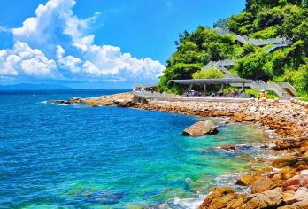 深圳一日游盐田海滨栈道+大梅沙+中英街+地王观光+锦绣中华【一个荟萃各民族民间艺术民 俗风情和民居建筑于一园的文化旅游景区~锦绣中华】