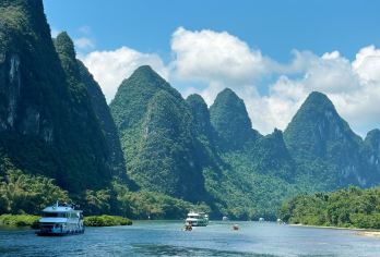 漓江四星游轮+漓江杨堤竹筏+漓岸观光车 | 沉浸式一江三游【一江三游，沉浸式游玩漓江，漓江风光尽收眼底。】