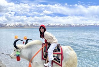 西藏拉萨纳木错北岸圣象天门一日游多团可选，4-12人随你组【景色：纳木错蓝得醉心，圣象天门似神工雕琢，念青唐古拉雪山巍峨相伴，一眼万年的藏地风光。】