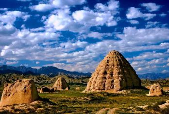 西夏王陵纯玩小包精讲 橄榄游● 3小时资深导游 人工讲解【[橄榄游讲师团]他们博古通今，幽默睿智，善于挖掘文物背后的故事，用有趣的方式还原历史真相！】