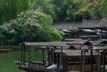 浙江嘉兴乌镇+天主堂+子城遗址公园一日游可英文服务【可提供英文及小语种导游服务-往返接送-可选导游-可代订门票】