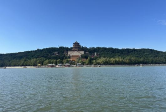 中旅集团x赞巴士 慕田峪长城+颐和园小团游【享受最多12人的小型跟团游的灵活体验 享受北京市四环内酒店接送服务 增值优惠：在赛百味餐饮消费可享15%折扣】