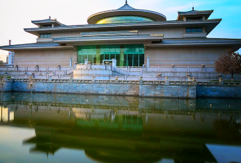 西安博物院人工讲解 橄榄游● 2小时小包团资深大咖导游精讲 【[橄榄游讲师团]他们博古通今，幽默睿智，善于挖掘文物背后的故事，用有趣的方式还原历史真相！】