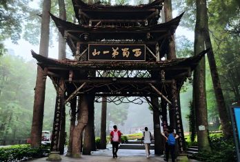 都江堰景区+青城山【2-8人团 问道青城山拜水都江堰 含票】【2-8人精品小车团，成都三环内上门接送】